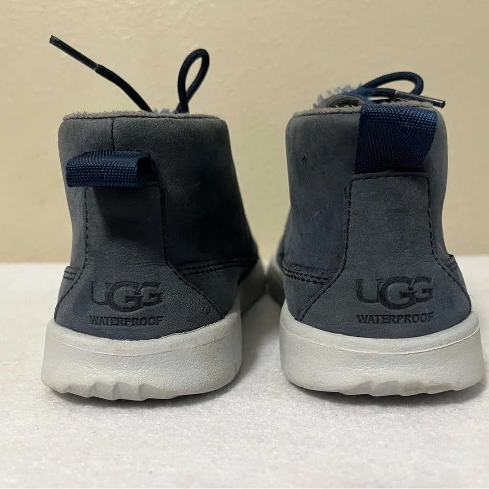 UGG Canoe Waterproof Chukka Boots 1105181K Leather Navy Blue Kids sz 2